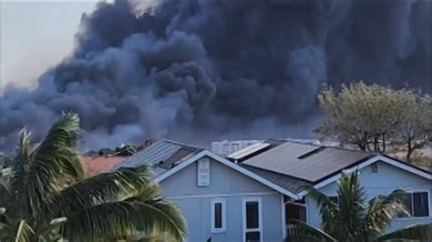 A wildfire on Maui kills at least 6 as it sweeps through historic town, forcing some into the ocean [+gallery]